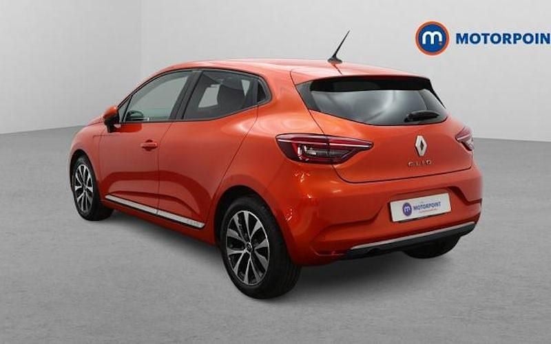 Used Renault Clio V Iconic 101 HP (74 kW) 2020 Orange Hatchback
