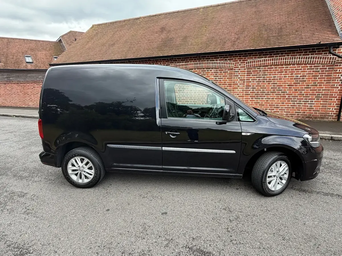Used VW Caddy Highline 102 HP (75 kW) 2017 Black MPV