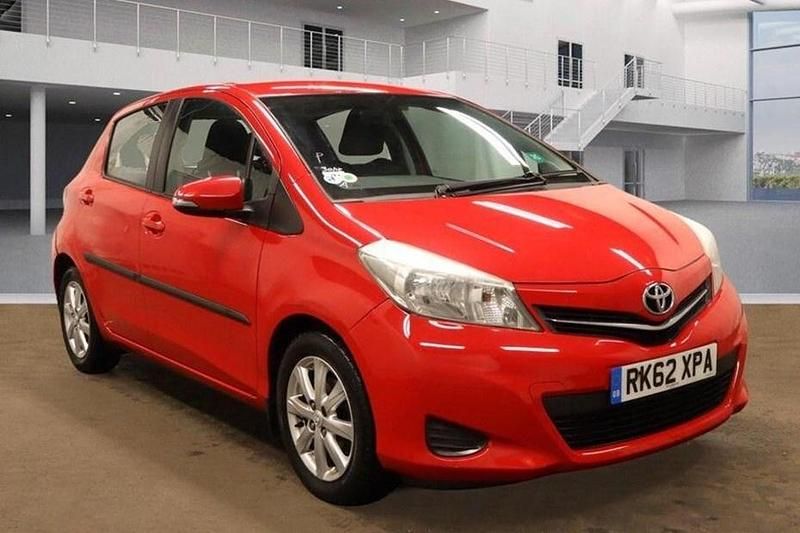 Used Toyota Yaris Multidrive S 101 HP (74 kW) 2012 Red Hatchback