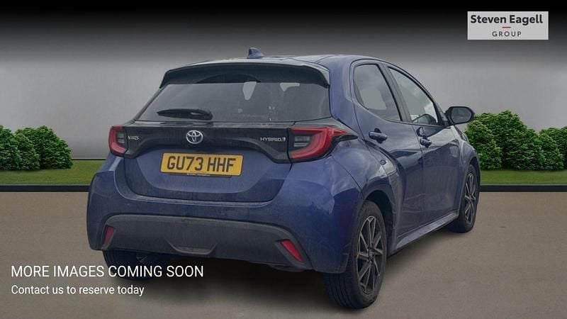 Used Toyota Yaris Hybrid Design 2023 Blue Hatchback