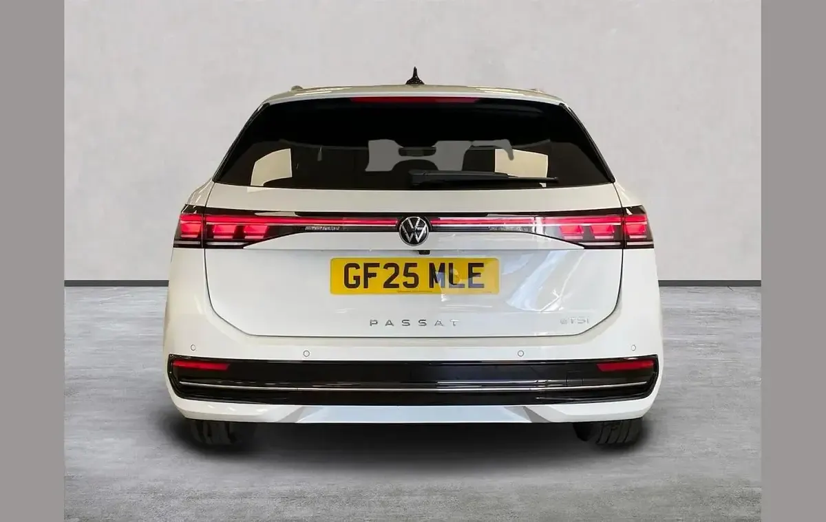 Used VW Passat Elegance 147 HP (108 kW) 2025 White Estate