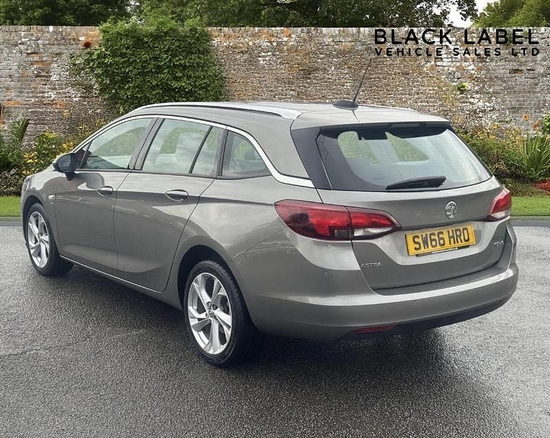 Used Vauxhall Astra SRi 150 HP (110 kW) 2017 Grey Estate