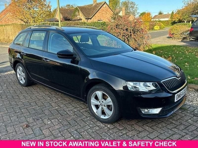 Black Used 2014 Skoda Octavia GreenLine Estate | £9,290 (Fair price) - Image 1/2