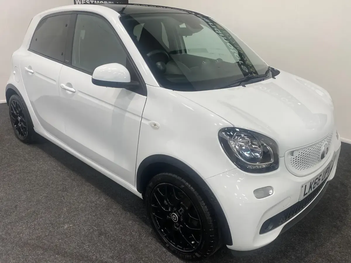 Used Smart ForFour 71 HP (52 kW) 2016 White Hatchback
