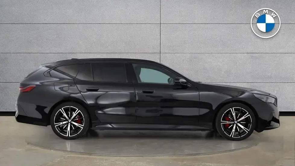 Used BMW 520 M Sport 205 HP (150 kW) 2025 Black Estate