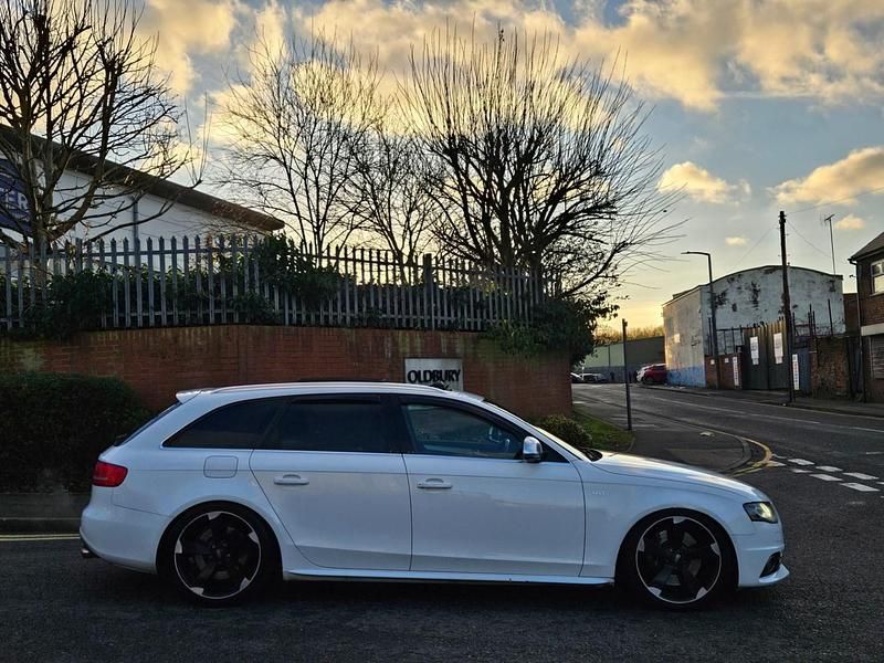 Used Audi A4 2009 White Estate