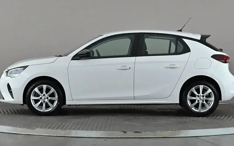 Used Vauxhall Corsa Design Edition 101 HP (74 kW) 2023 White Hatchback