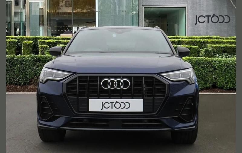Begagnad Audi Q3 Black Edition 150 HK (110 kW) 2023 Blå SUV