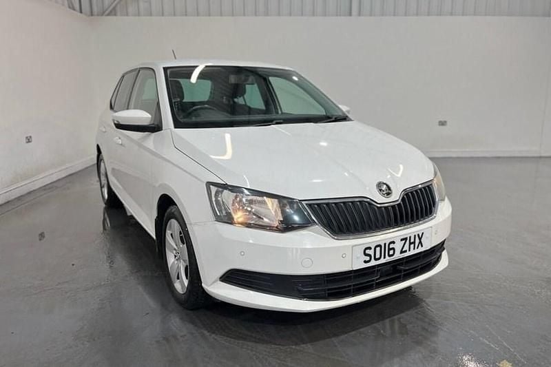 Used Skoda Fabia SE 90 HP (66 kW) 2016 White Hatchback