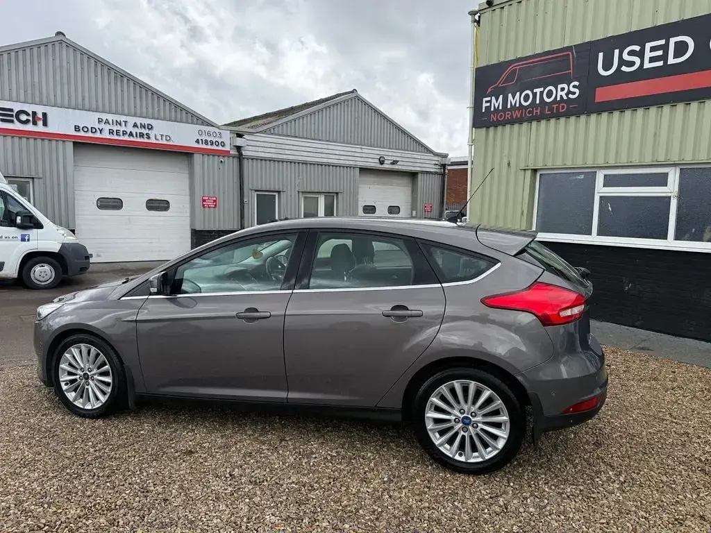 Used Ford Focus Titanium X 125 HP (91 kW) 2015 Brown Hatchback