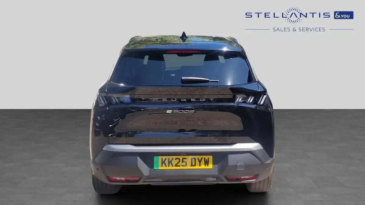 Used Peugeot e-5008 Allure 152 kW (207 HP) 2025 Black SUV