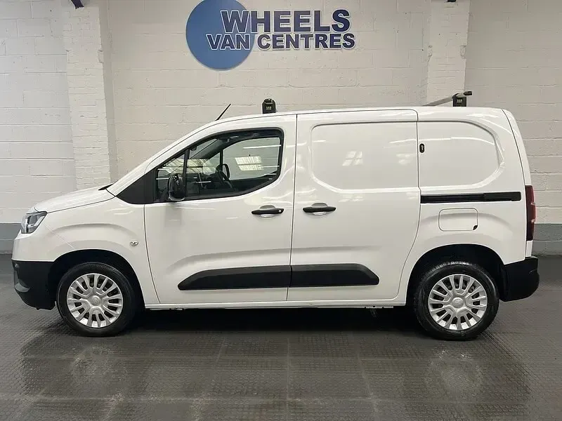 Used Toyota Proace 100 HP (73 kW) 2023 White MPV