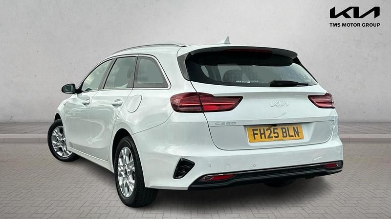 Used Kia Ceed 138 HP (101 kW) 2025 White Hatchback