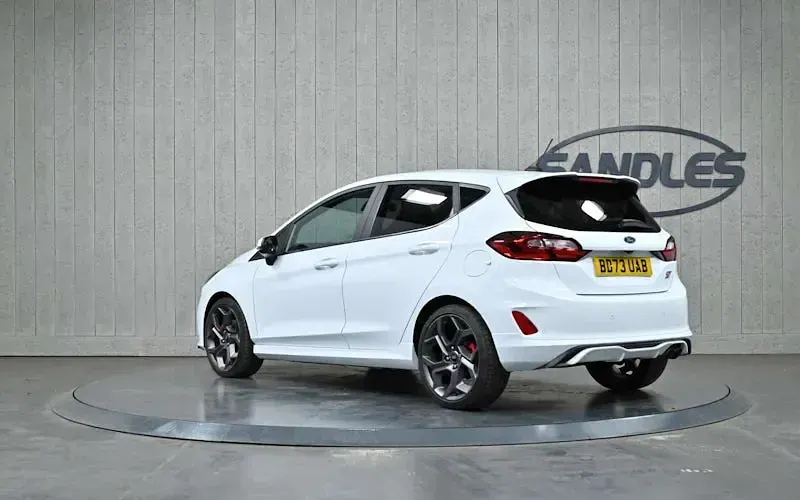 Używany Ford Fiesta ST 200 KM (147 kW) 2023 Biały Hatchback