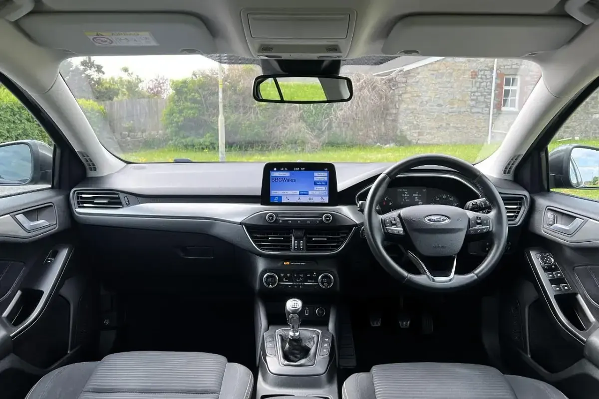 Gebraucht Ford Focus Titanium 123 PS (90 kW) 2019 Grau Kleinwagen