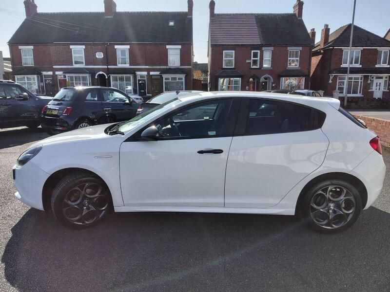 White Used 2019 Alfa Romeo Giulietta Edizione Speciale Hatchback | £10,990 (Fair price) - Image 1/4