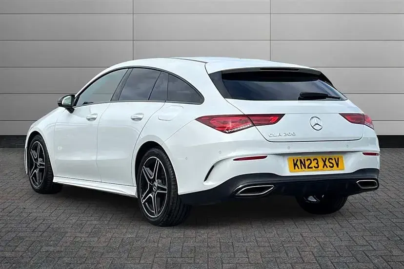 Used Mercedes CLA200 Executive 163 HP (119 kW) 2023 White Estate