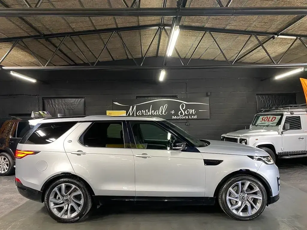 Used Land Rover Discovery 5 Landmark 302 HP (222 kW) 2019 Silver SUV