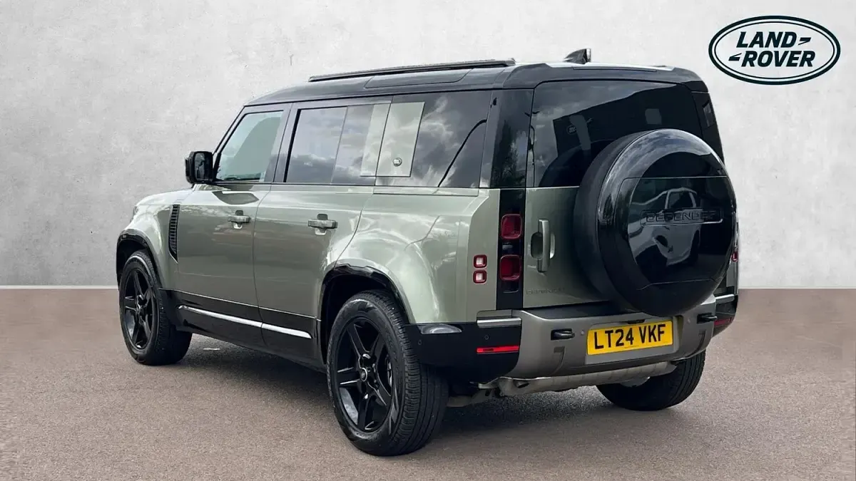 Used Land Rover Defender SE Dynamic 296 HP (217 kW) 2024 Green SUV