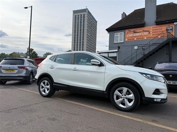 White Used 2017 Nissan Qashqai Acenta SUV | £9,390 (Good price) - Image 1/1