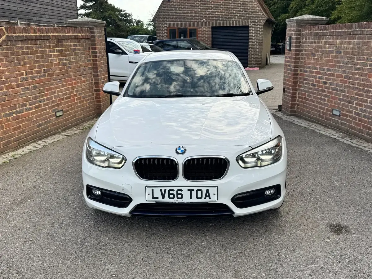Used BMW 116 Sport Line 116 HP (85 kW) 2016 White Hatchback