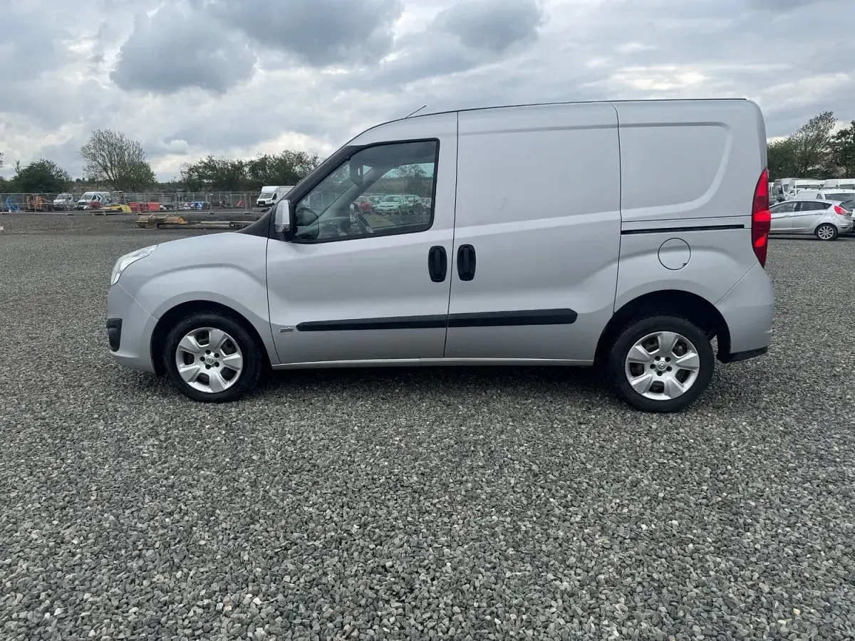 Used Vauxhall Combo Sportive 95 HP (69 kW) 2018 Silver MPV