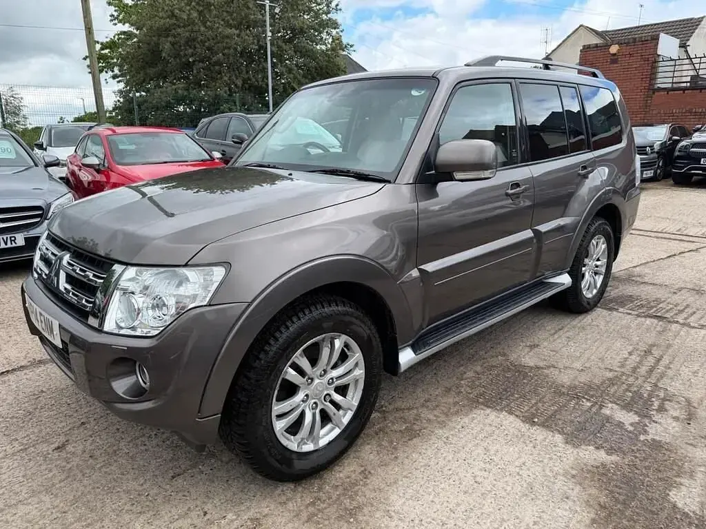 Used Mitsubishi Shogun 197 HP (144 kW) 2014 Brown SUV
