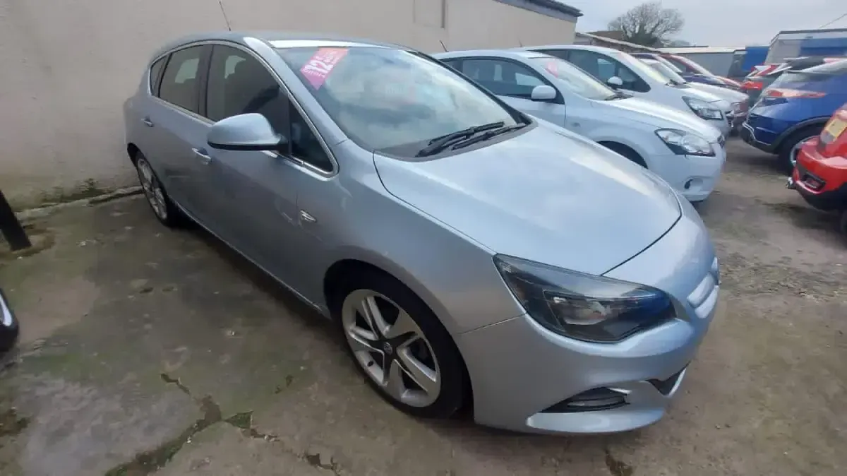 Used Vauxhall Astra Edition 140 HP (102 kW) 2016 Silver Hatchback