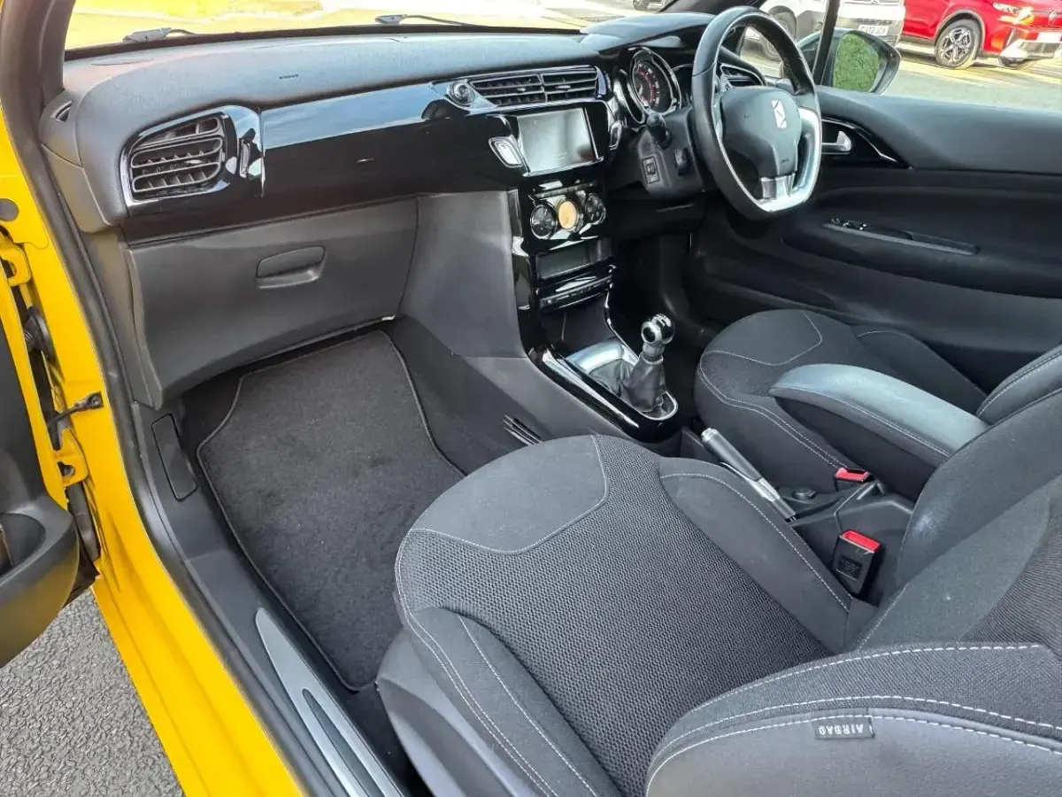 Used DS Automobiles DS3 Crossback Connected Chic 108 HP (79 kW) 2018 Yellow SUV