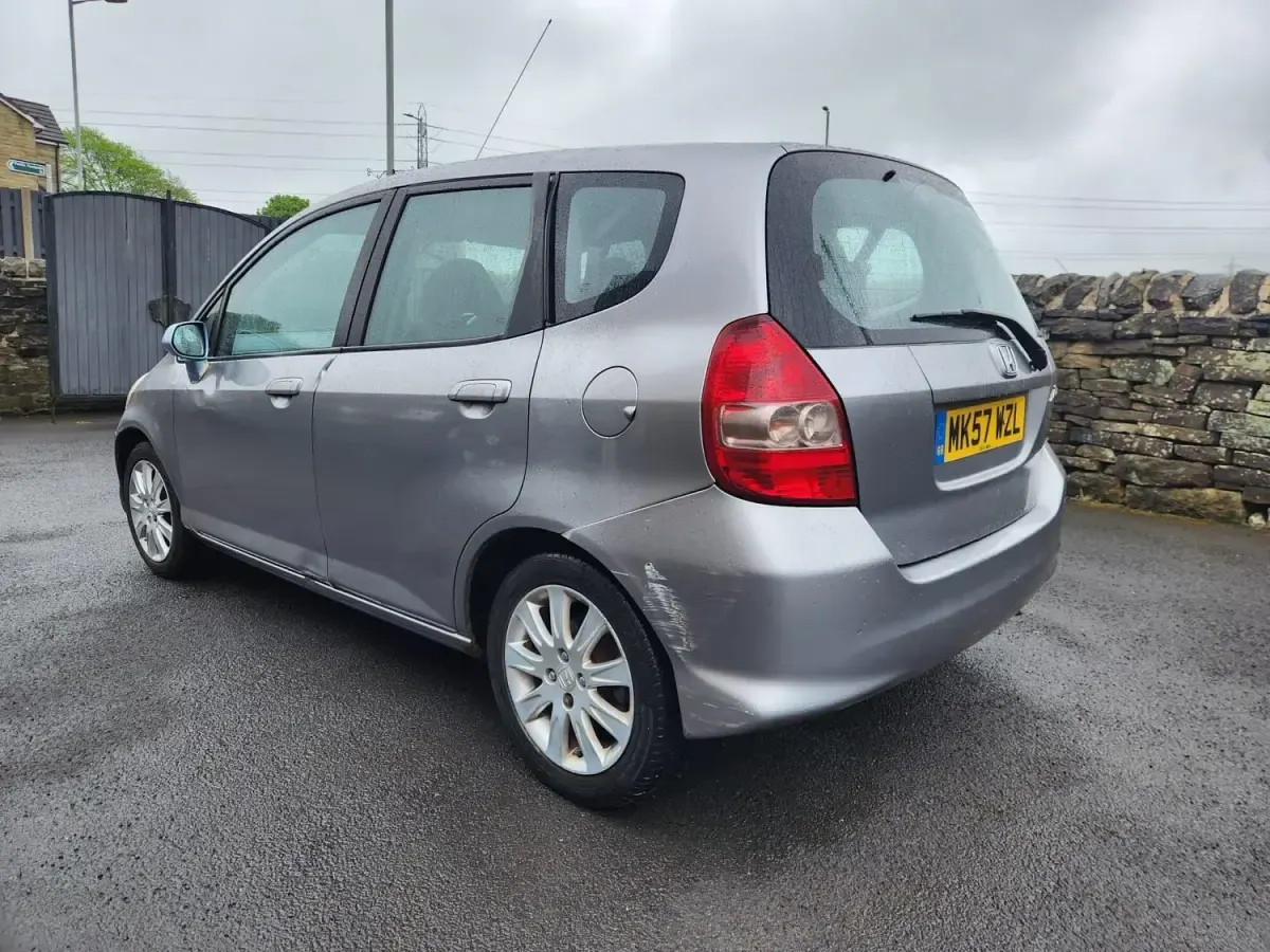Second-hand Honda Jazz SE 82 CP (60 kW) 2007 Argintiu Hatchback