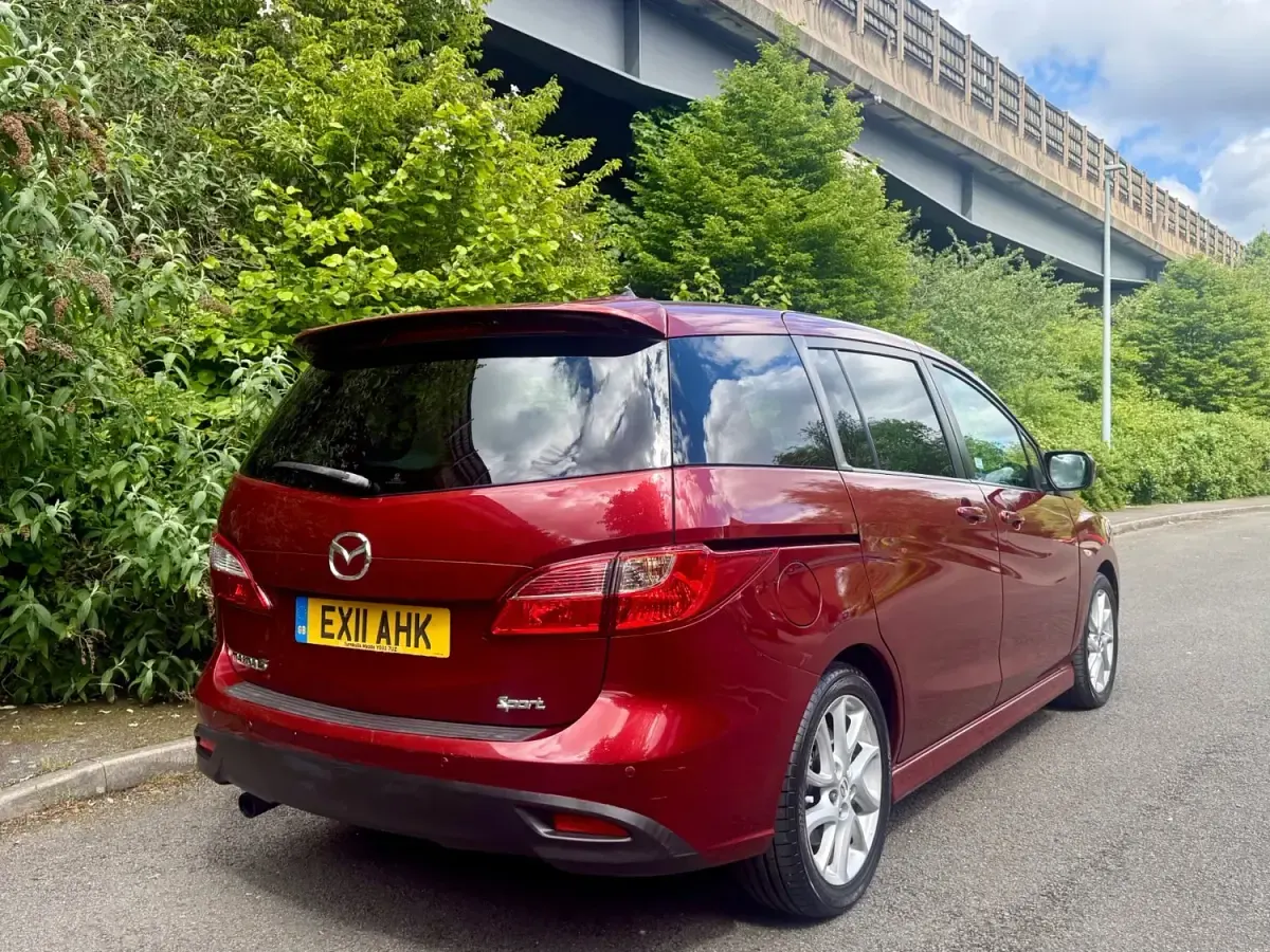 Usado Mazda 5 Inclusive 150 HP (110 kW) 2011 Vermelho Monovolume