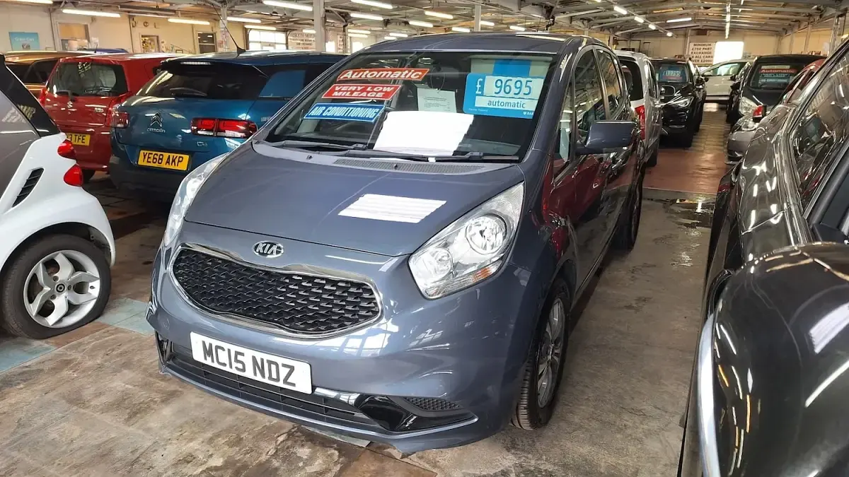 Used Kia Venga 125 HP (91 kW) 2015 Blue Hatchback