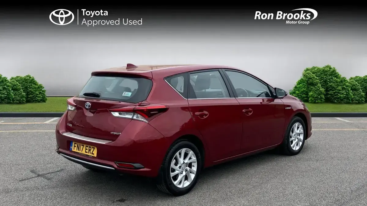 Used Toyota Auris Hybrid Business Edition 2017 Red Hatchback