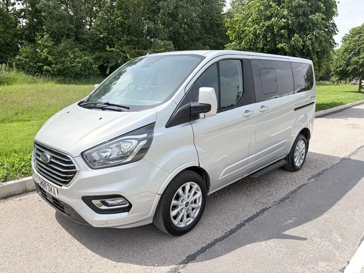 Used Ford Tourneo Titanium 130 HP (95 kW) 2020 Silver MPV