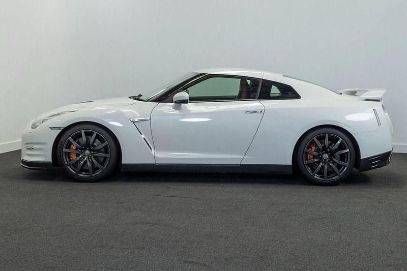 Used Nissan GT-R Recaro 550 HP (404 kW) 2016 White Coupe
