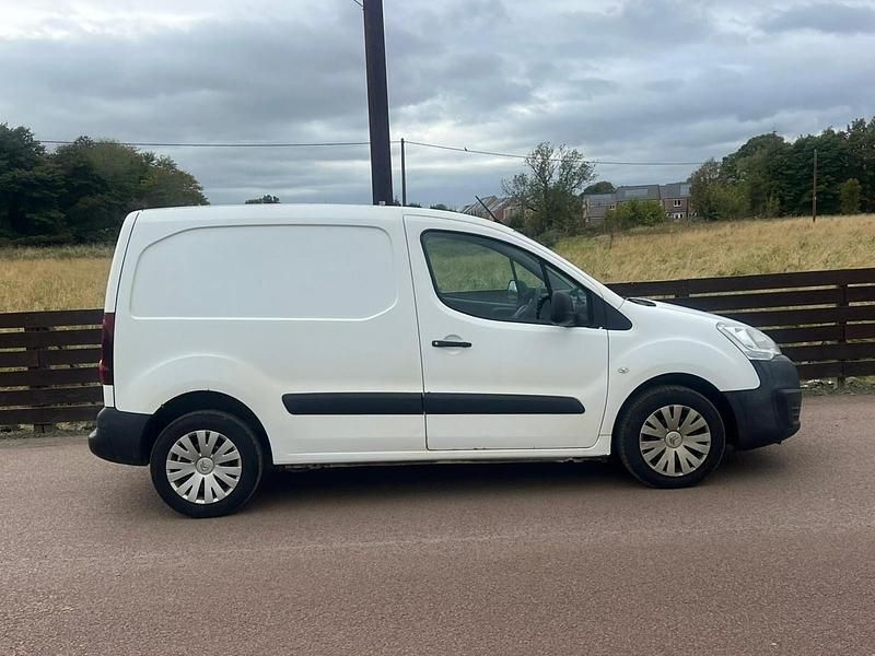 Usado Citroën Berlingo 90 HP (66 kW) 2016 Branco Monovolume