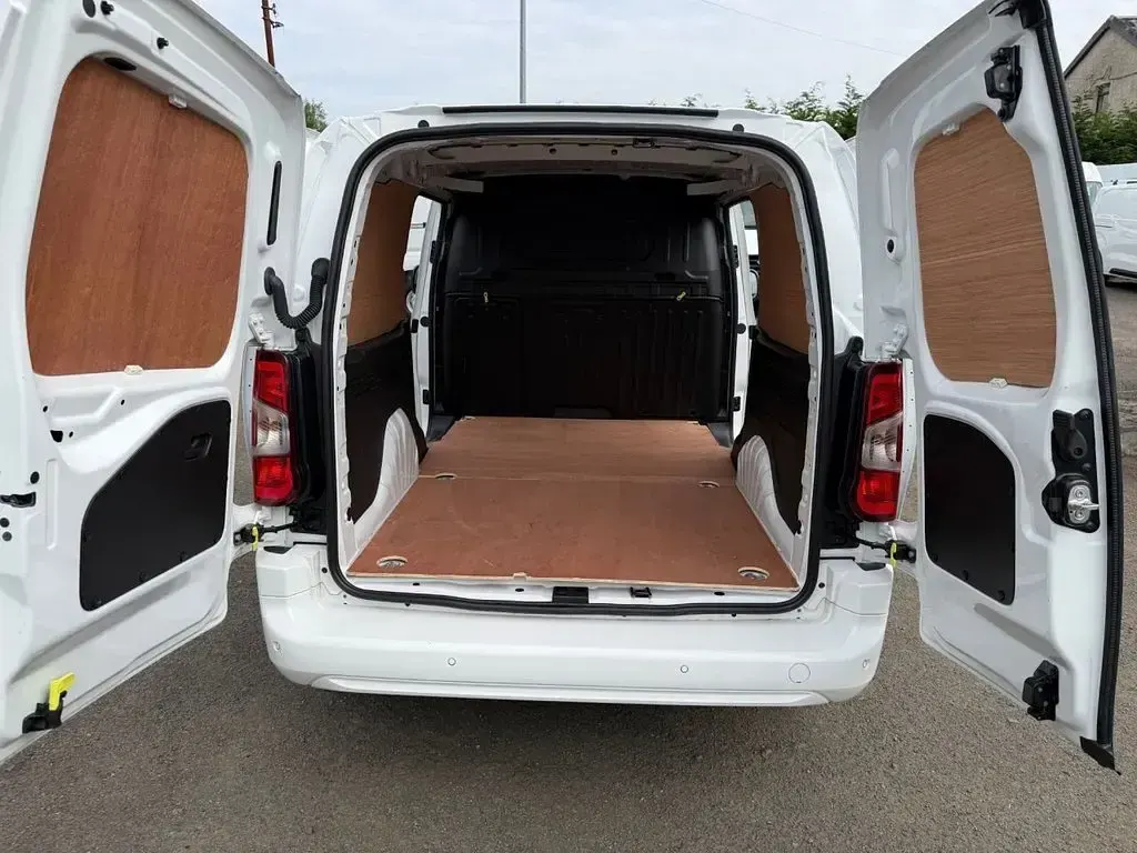 Used Vauxhall Combo Sportive 100 HP (73 kW) 2022 White MPV