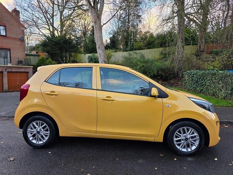 Used Kia Picanto 66 HP (48 kW) 2024 Yellow Hatchback