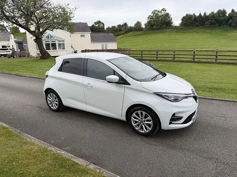 Used Renault Zoe Business 80 kW (109 HP) 2022 White Hatchback