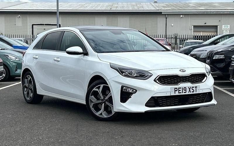 White Used 2019 Kia Ceed First Edition Hatchback | £16,410 (Fair price) - Image 1/4