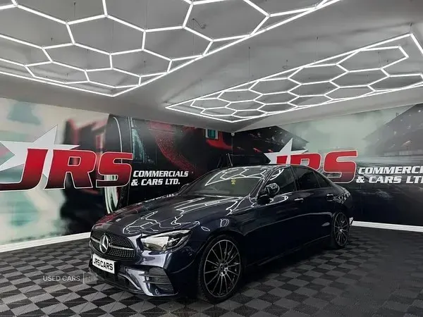 Usado Mercedes E200 AMG line 200 CV (147 kW) 2022 Azul Berlina