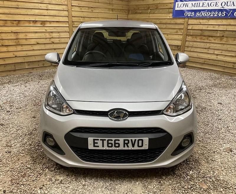 Used Hyundai i10 SE 87 HP (63 kW) 2017 Grey Hatchback