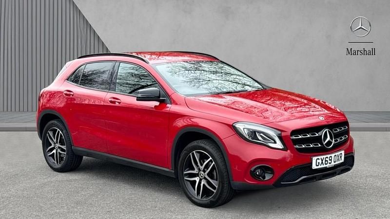 Used Mercedes GLA180 Urban 122 HP (89 kW) 2019 Red SUV