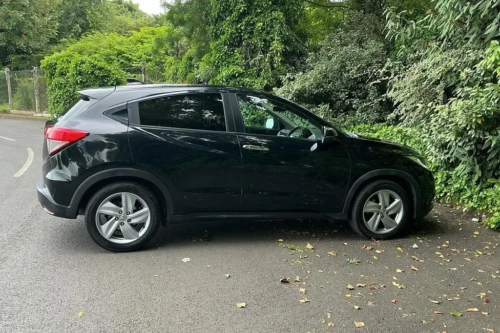 Used Honda HR-V SE 130 HP (95 kW) 2018 Crystal black SUV