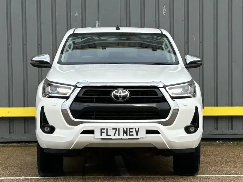 Gebraucht Toyota HiLux 150 PS (110 kW) 2021 Weiß Pickup