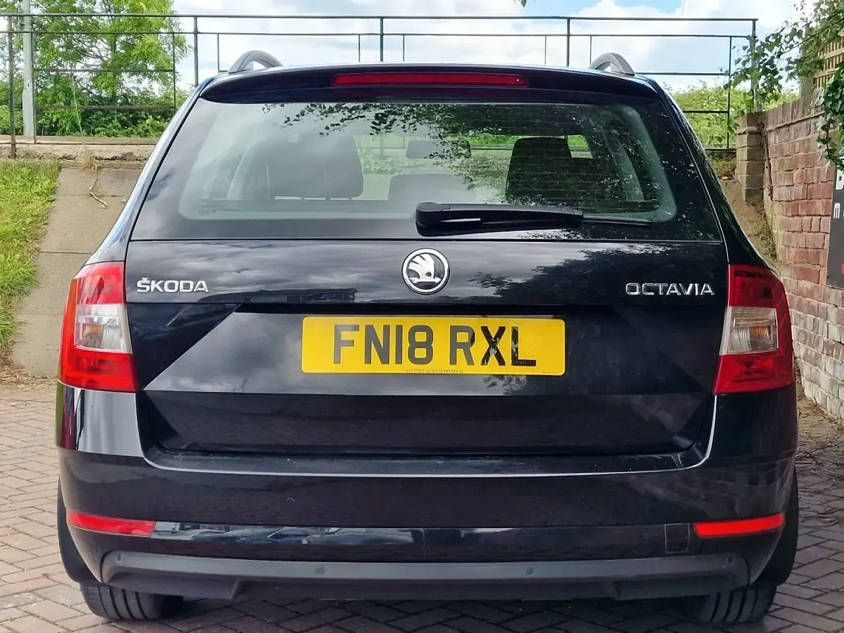 Usado Skoda Octavia SE 150 HP (110 kW) 2018 Preto Carrinha