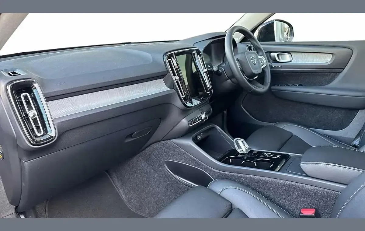 Used Volvo XC40 Ultra 161 HP (118 kW) 2025 Black SUV