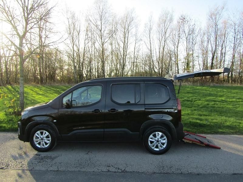 Black New 2025 Peugeot Rifter Allure MPV | £20,995 (Good price) - Image 1/3