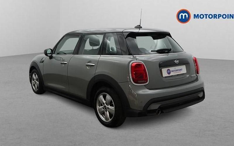 Begagnad Mini Cooper Classic 136 HK (100 kW) 2022 Grå Halvkombi