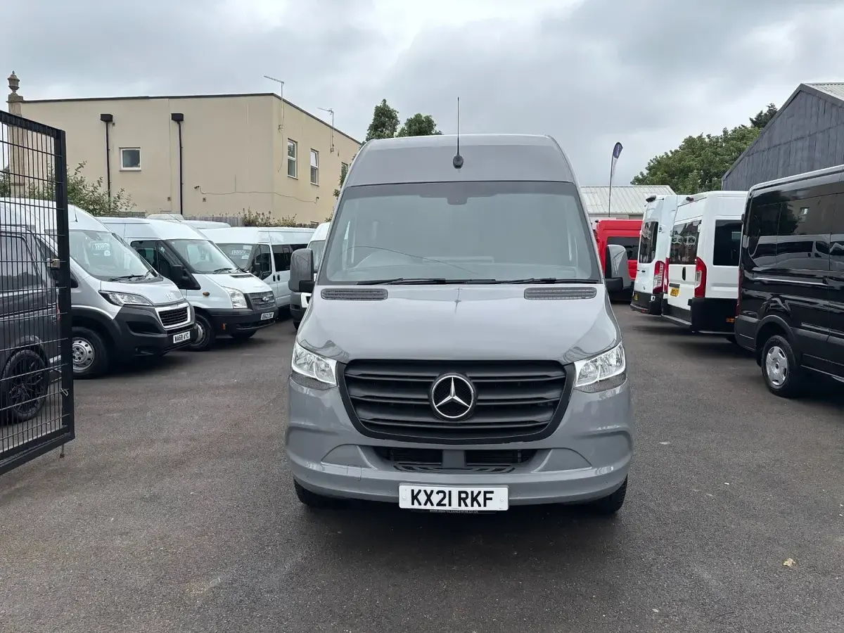 Used Mercedes Sprinter Progressive 150 HP (110 kW) 2021 Silver Van